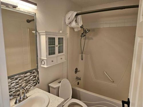 25 Martinvalley Road Ne, Calgary, AB - Indoor Photo Showing Bathroom