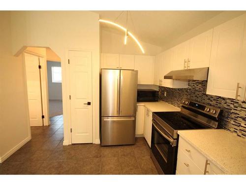 25 Martinvalley Road Ne, Calgary, AB - Indoor Photo Showing Kitchen