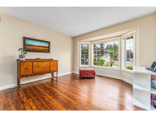 214 Diamond Court Se, Calgary, AB - Indoor