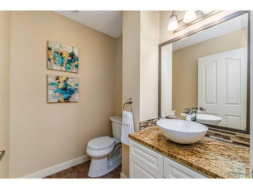 214 Diamond Court Se, Calgary, AB - Indoor Photo Showing Bathroom