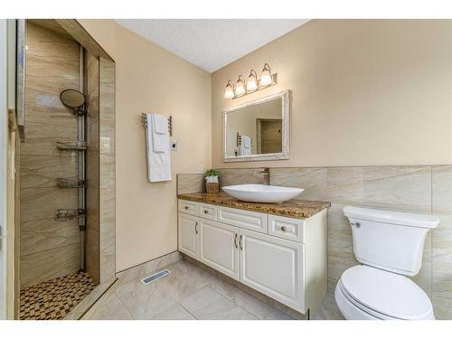 214 Diamond Court Se, Calgary, AB - Indoor Photo Showing Bathroom