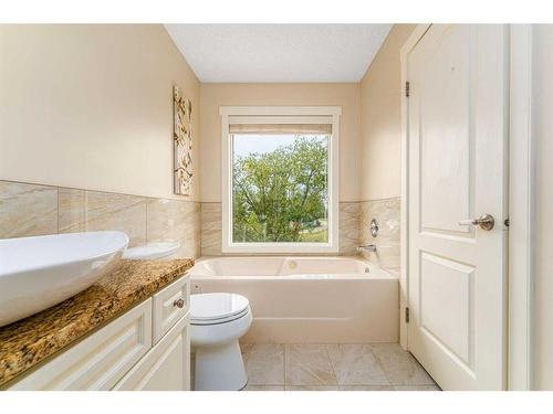 214 Diamond Court Se, Calgary, AB - Indoor Photo Showing Bathroom