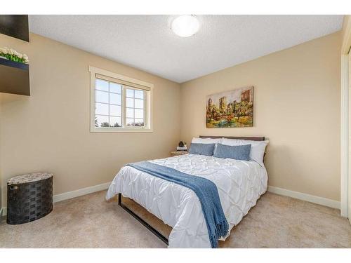 214 Diamond Court Se, Calgary, AB - Indoor Photo Showing Bedroom