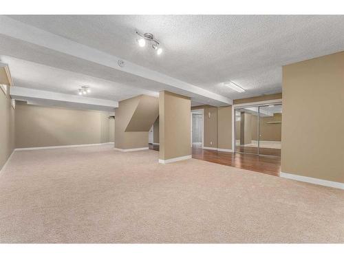 214 Diamond Court Se, Calgary, AB - Indoor Photo Showing Other Room