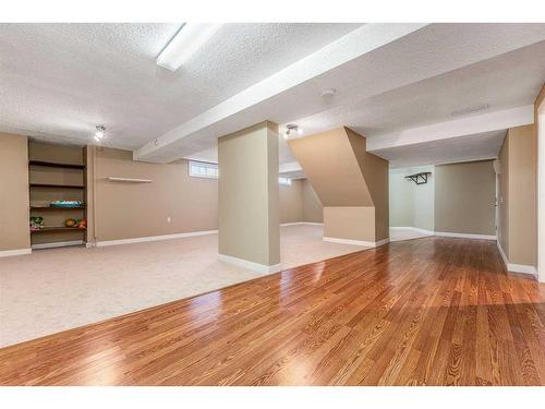 214 Diamond Court Se, Calgary, AB - Indoor