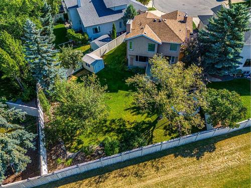 214 Diamond Court Se, Calgary, AB - Outdoor