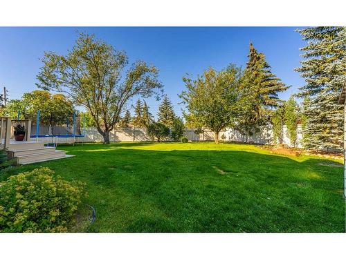 214 Diamond Court Se, Calgary, AB - Outdoor