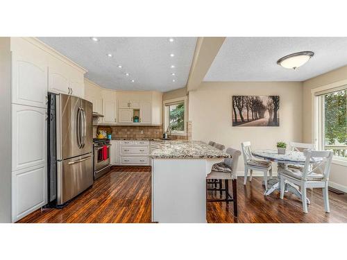 214 Diamond Court Se, Calgary, AB - Indoor