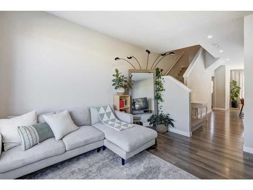 41 Homestead Boulevard Ne, Calgary, AB - Indoor Photo Showing Living Room