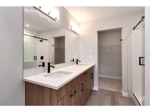 2403-55 Lucas Way Nw, Calgary, AB - Indoor Photo Showing Bathroom