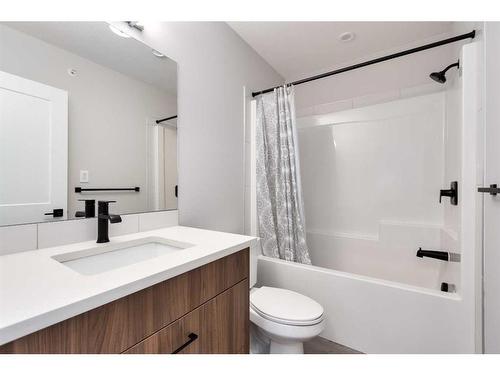 2403-55 Lucas Way Nw, Calgary, AB - Indoor Photo Showing Bathroom