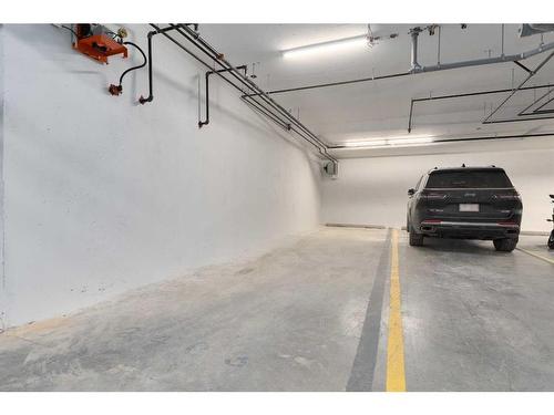 2403-55 Lucas Way Nw, Calgary, AB - Indoor Photo Showing Garage