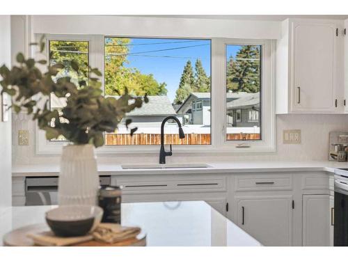 728 Mapleton Drive Se, Calgary, AB - Indoor Photo Showing Kitchen