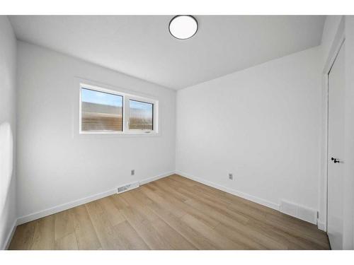 728 Mapleton Drive Se, Calgary, AB - Indoor Photo Showing Other Room