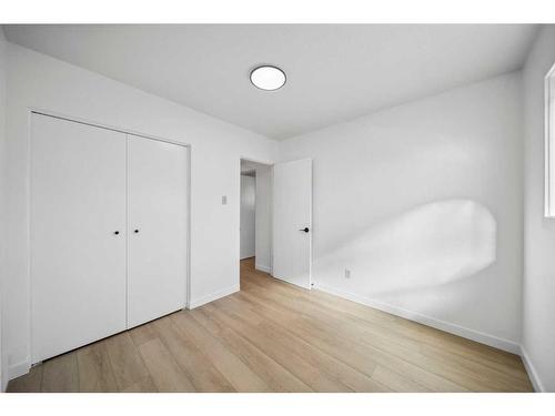 728 Mapleton Drive Se, Calgary, AB - Indoor Photo Showing Other Room