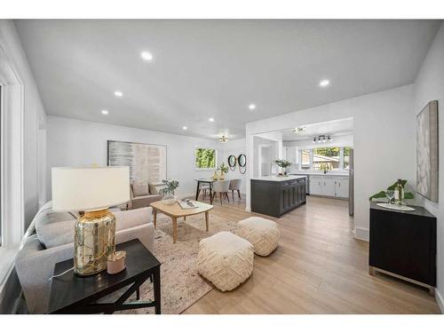 728 Mapleton Drive Se, Calgary, AB - Indoor Photo Showing Living Room