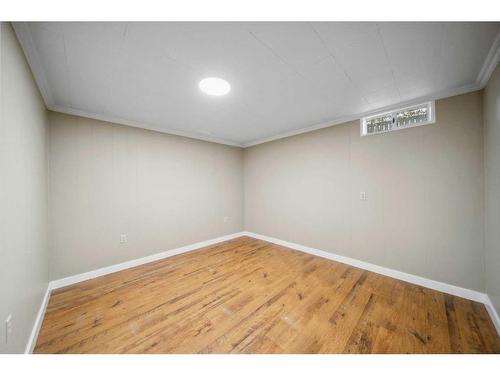 728 Mapleton Drive Se, Calgary, AB - Indoor