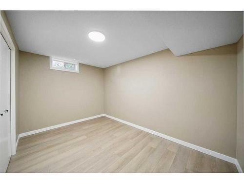 728 Mapleton Drive Se, Calgary, AB - Indoor Photo Showing Other Room