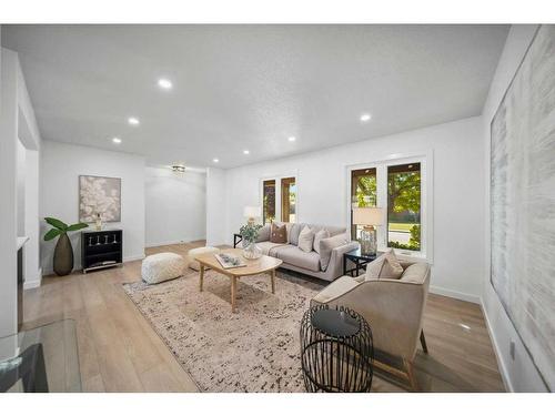 728 Mapleton Drive Se, Calgary, AB - Indoor Photo Showing Living Room