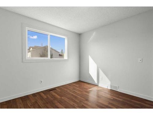 3803 44 Avenue Ne, Calgary, AB - Indoor Photo Showing Other Room