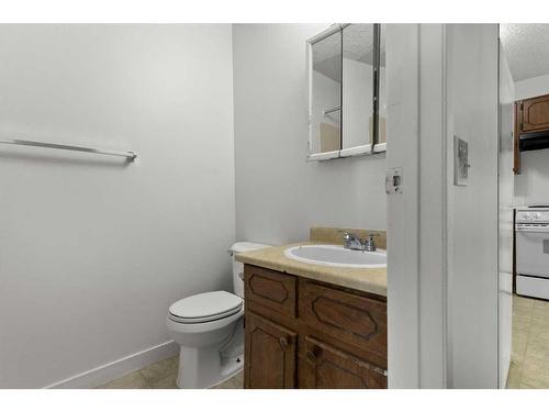 3803 44 Avenue Ne, Calgary, AB - Indoor Photo Showing Bathroom