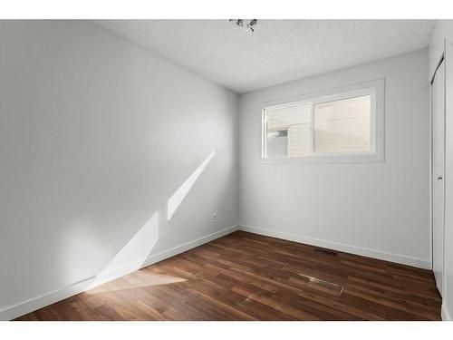 3803 44 Avenue Ne, Calgary, AB - Indoor Photo Showing Other Room