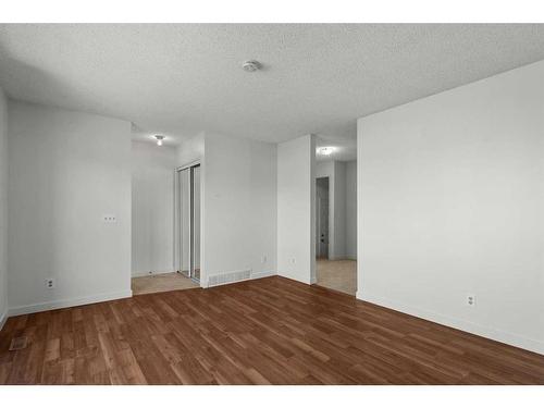 3803 44 Avenue Ne, Calgary, AB - Indoor Photo Showing Other Room