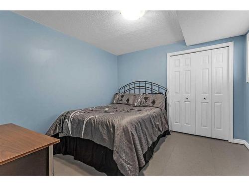 43 Panorama Hills Crescent Nw, Calgary, AB - Indoor Photo Showing Bedroom