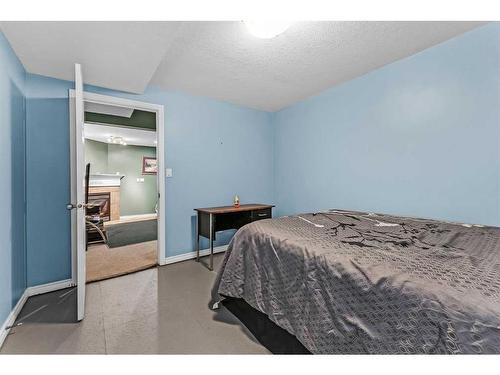 43 Panorama Hills Crescent Nw, Calgary, AB - Indoor Photo Showing Bedroom