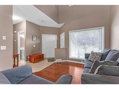 43 Panorama Hills Crescent Nw, Calgary, AB - Indoor Photo Showing Living Room