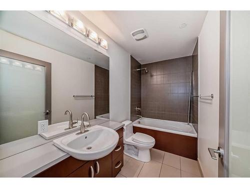 1703-530 12 Avenue Sw, Calgary, AB - Indoor Photo Showing Bathroom