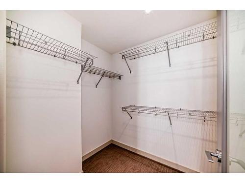 1703-530 12 Avenue Sw, Calgary, AB - Indoor With Storage