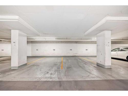 1703-530 12 Avenue Sw, Calgary, AB - Indoor Photo Showing Garage