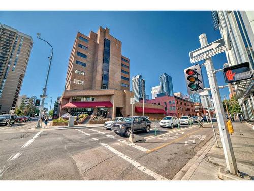 1703-530 12 Avenue Sw, Calgary, AB - Outdoor With Facade