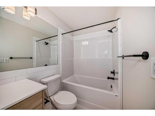 135 Edith Drive Nw, Calgary, AB - Indoor Photo Showing Bathroom