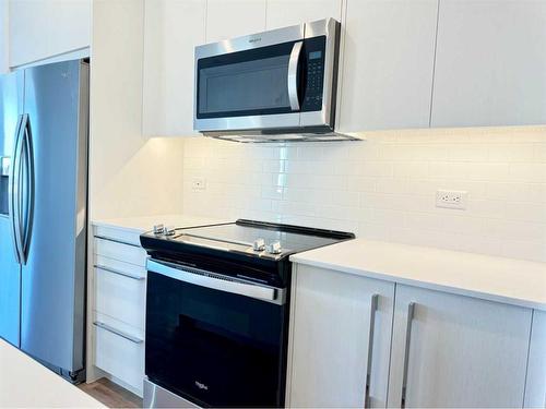 2304-395 Skyview Parkway Ne, Calgary, AB - Indoor Photo Showing Kitchen