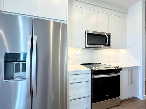 2304-395 Skyview Parkway Ne, Calgary, AB - Indoor Photo Showing Kitchen