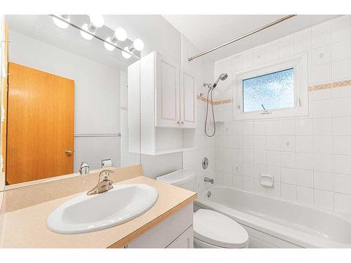 196 Windermere Road Sw, Calgary, AB - Indoor Photo Showing Bathroom