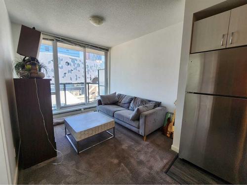 505-450 8 Avenue Se, Calgary, AB - Indoor Photo Showing Living Room