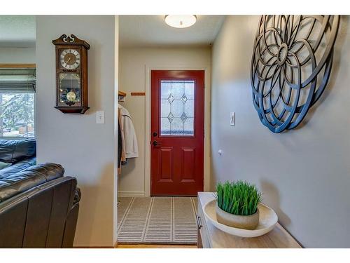 924 42 Street Se, Calgary, AB - Indoor Photo Showing Other Room