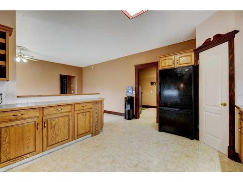 254041 Twp Road 252, Rural Wheatland County, AB - Indoor Photo Showing Kitchen