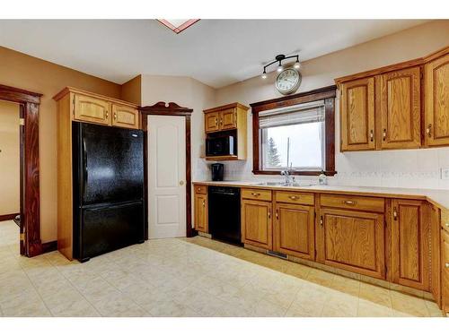 254041 Twp Road 252, Strathmore, AB - Indoor Photo Showing Kitchen