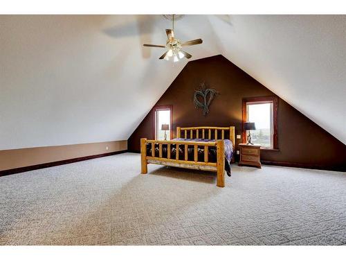 254041 Twp Road 252, Rural Wheatland County, AB - Indoor Photo Showing Bedroom