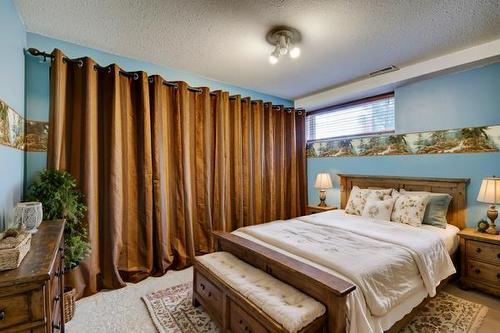 254041 Twp Road 252, Strathmore, AB - Indoor Photo Showing Bedroom