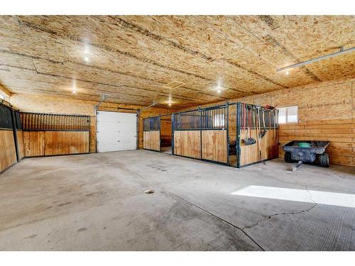 254041 Twp Road 252, Rural Wheatland County, AB - Indoor Photo Showing Garage