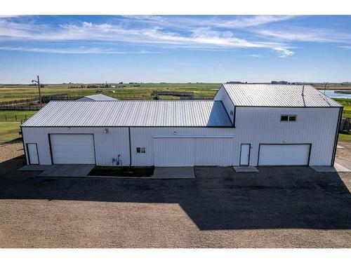 254041 Twp Road 252, Rural Wheatland County, AB - Indoor Photo Showing Garage