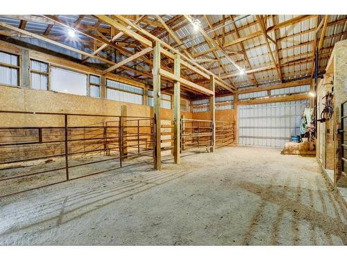 254041 Twp Road 252, Rural Wheatland County, AB - Indoor Photo Showing Garage