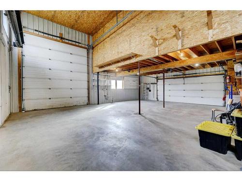 254041 Twp Road 252, Strathmore, AB - Indoor Photo Showing Garage