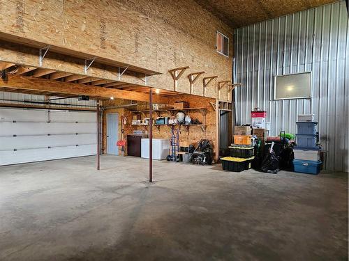 254041 Twp Road 252, Strathmore, AB - Indoor Photo Showing Garage