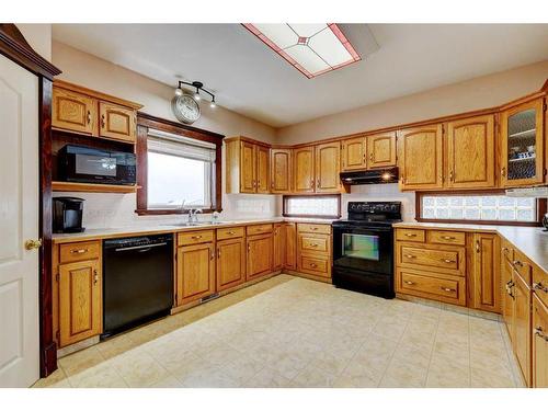 254041 Twp Road 252, Strathmore, AB - Indoor Photo Showing Kitchen